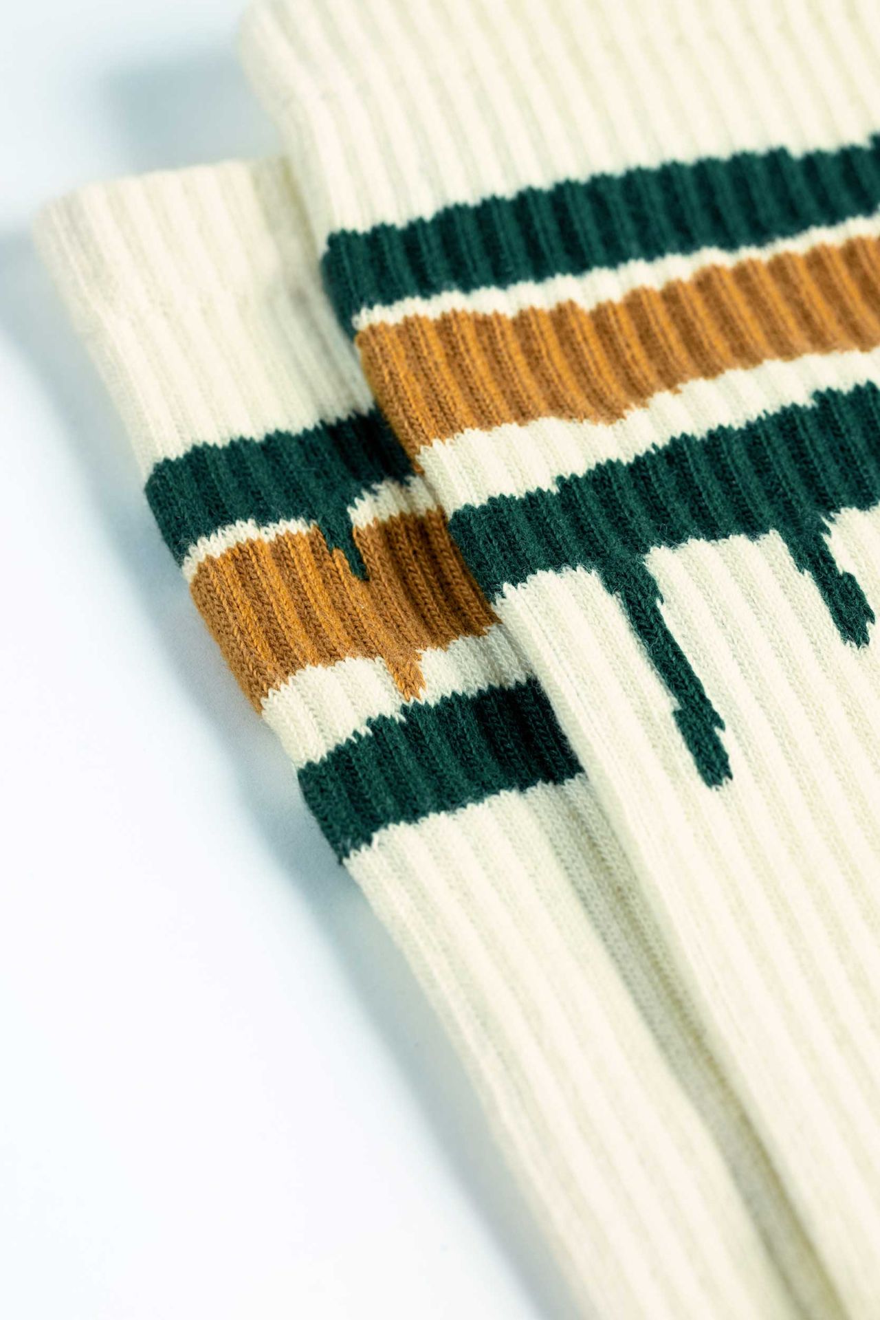 Montana-Cans-Socks_15100_1280x1920-2